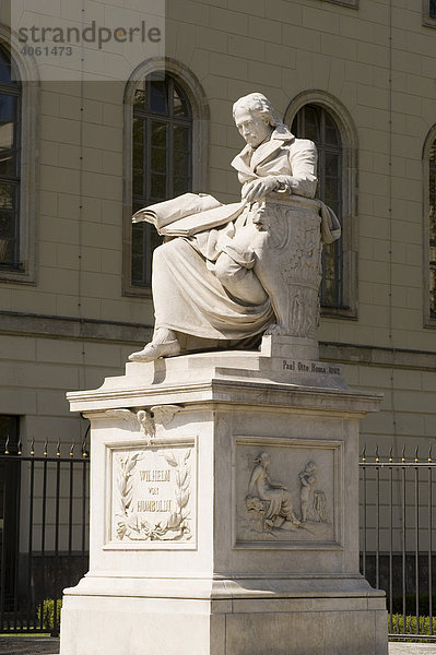 Figur von Wilhelm von Humboldt  Humboldt-Uni Berlin  Deutschland  Europa