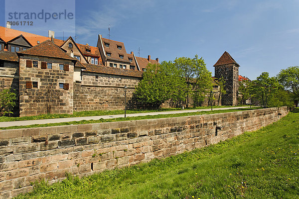 Stadtmauer  Frauentormauer  Wehrturm  Altstadt  Nürnberg  Mittelfranken  Franken  Bayern  Deutschland  Europa