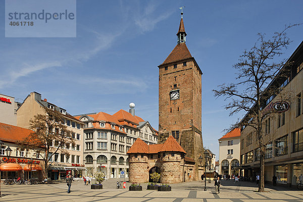 Weißer Turm  Kandelaber  Fußgängerzone  Altstadt  Nürnberg  Mittelfranken  Franken  Bayern  Deutschland  Europa