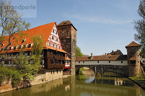Weinstadel  Wasserturm  Henkerwohnung  Fluss Pegnitz  Altstadt  Nürnberg  Mittelfranken  Franken  Bayern  Deutschland  Europa