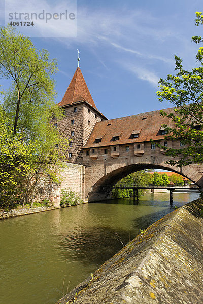 Brücke  Hinterm Kettensteg  Fluss Pegnitz  Altstadt  Nürnberg  Mittelfranken  Franken  Bayern  Deutschland  Europa