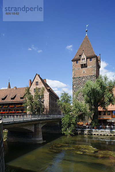Fluss Pegnitz  Heubrücke  Schuldturm  Altstadt  Nürnberg  Mittelfranken  Franken  Bayern  Deutschland  Europa