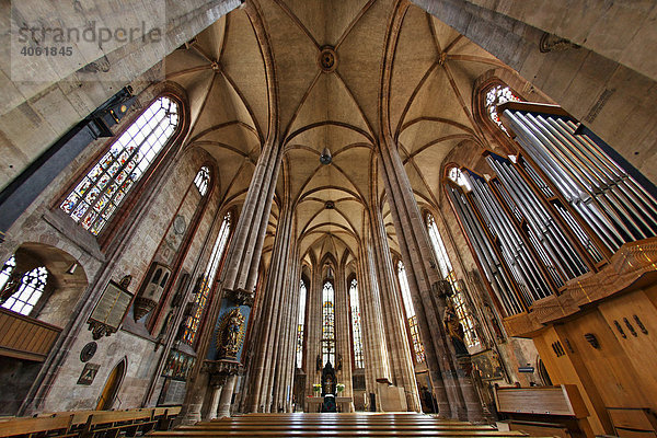 Kirchenschiff der Sebaldus Kirche  St. Sebald  Altstadt  Nürnberg  Mittelfranken  Franken  Bayern  Deutschland  Europa