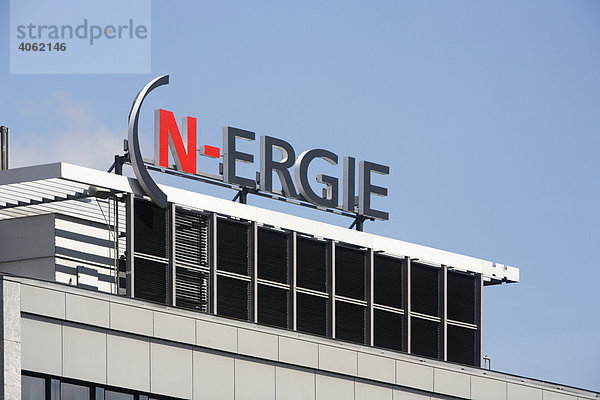 Verwaltungsgebäude regionaler Versorger N-Ergie AG mit Logo auf Dach  Nürnberg  Mittelfranken  Bayern  Deutschland  Europa