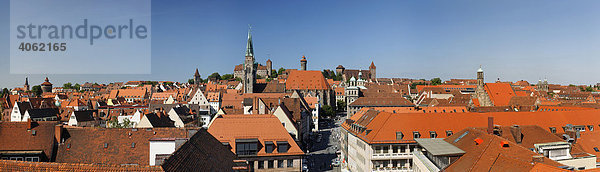 Panorama über die Dächer der Nürnberger Altstadt  Nürnberg  Mittelfranken  Bayern  Deutschland  Europa