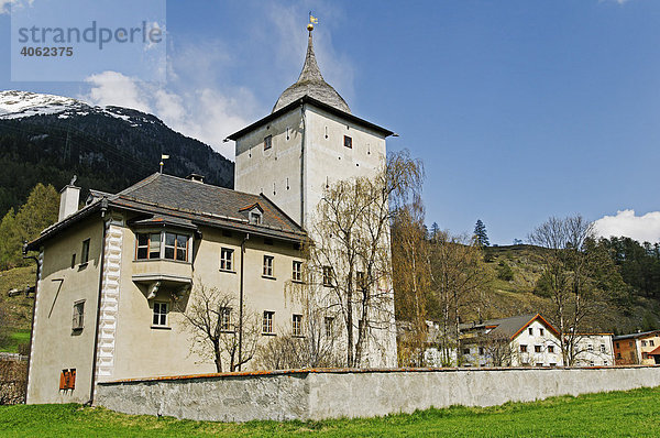 Schloss Planta-Wildenberg  Sitz der Verwaltung des Schweizerischen Nationalparks in Zernez  Engadin  Kanton Graubünden  Schweiz  Europa