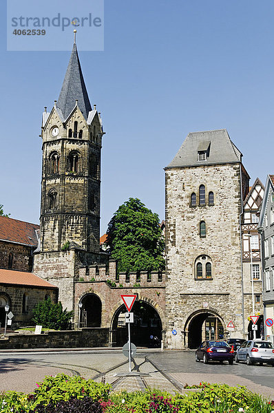 Nikolaitor und Nikolaikirche am Karlsplatz  Eisenach  Thüringen  Deutschland  Europa