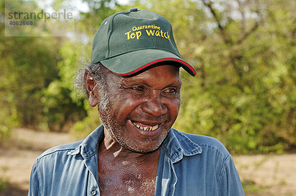 Stammesältester der Aborigines in Mapoon  Cape York Halbinsel  Queensland  Australien