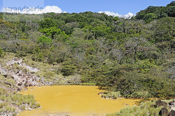 Vulkanischer Schwefel-See im Rincon de la Vieja Nationalpark  Costa Rica  Mittelamerika