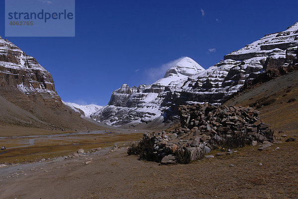 Mount Kailash mit Westtal und Beginn der Koraroute  Provinz Ngari  Westtibet  Tibet