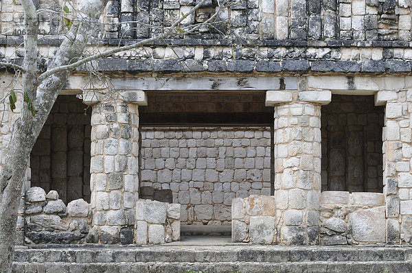 Rekonstruierter Tempel  Maya Ausgrabungsstätte  Uxmal  Yucatan  Mexiko  Zentralamerika