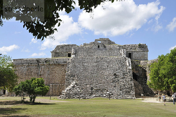 Haus der Nonnen  Zona Central  Chichen Itza  neues Weltwunder  Maya und Tolteken Ausgrabungsstätte  Halbinsel Yucatan  Mexiko  Zentralamerika