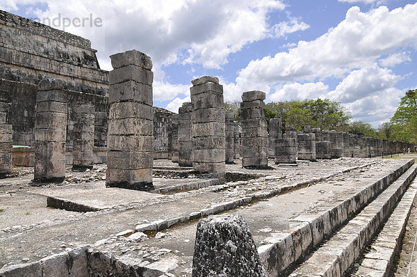 Tempel der Krieger  Ostkolonnade  Zona Nord  Chichen Itza  neues Weltwunder  Maya und Tolteken Ausgrabungsstätte  Halbinsel Yucatan  Mexiko  Zentralamerika
