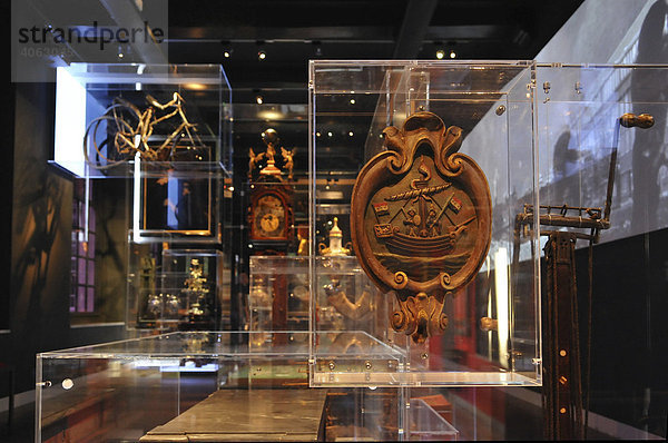 Diverse Ausstellungsgegenstände  Innenansicht  Historisches Museum  Amsterdam  Niederlande  Europa