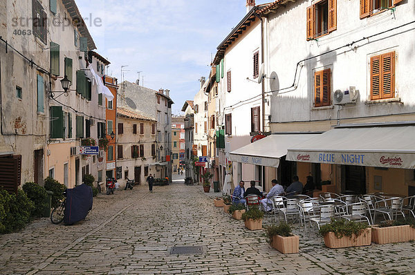 Kleiner Platz  Kaffeehaus  Edmonda de Amicisa  Altstadt  Rovinj  Kroatien  Europa