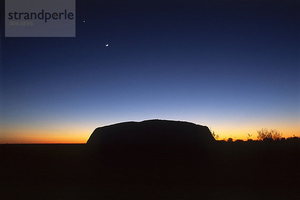 Ayers Rock in der Nacht  Uluru Nationalpark  Northern Territory  Australien