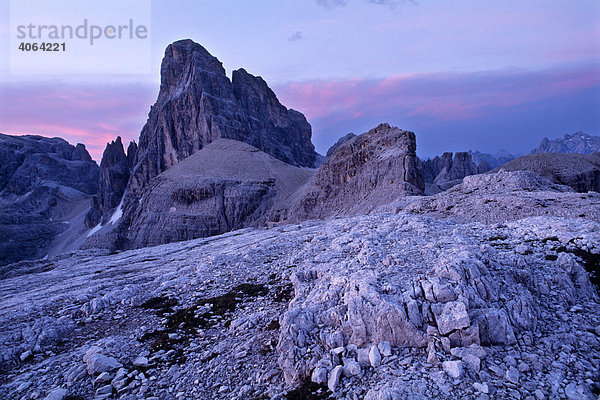 Blaue Stunde am Zwölferkofel  Sextener Dolomiten  Südtirol  Italien  Europa