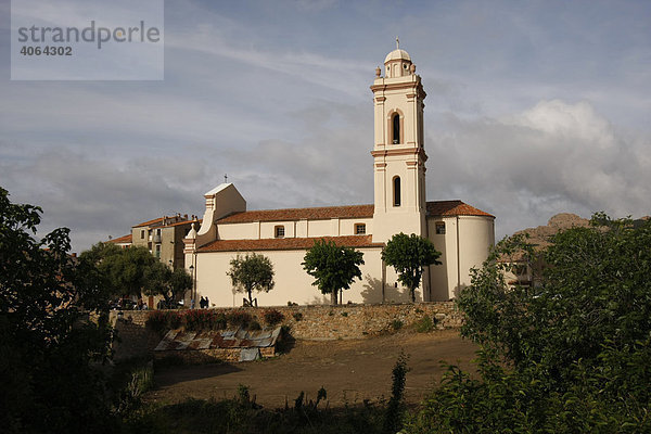 Kirche vom Dorf Piana am Golf von Porto  Insel Korsika  Frankreich  Europa