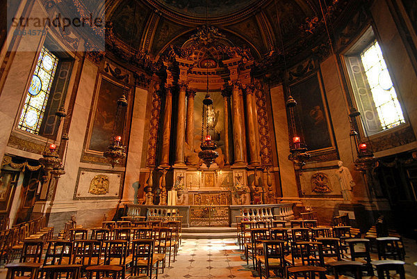 Altar der katholischen Pfarrkirche Saint-Sulpice in Paris  Frankreich  Europa