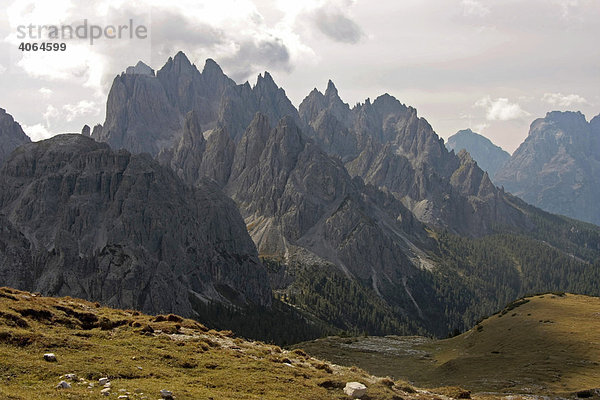 Die Sextener Dolomiten rund um die Drei Zinnen  Tre Cime di Lavaredo bei Toblach  Südtirol  Italien  Europa