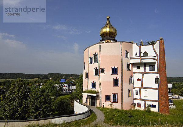 Eigenwillige Architektur des Rogner Thermen-Hotels  entworfen von Friedrich Hundertwasser  Bad Blumau  Österreich  Europa