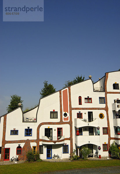 Steinhaus  Gebäude des Rogner Thermen-Hotels  entworfen von Friedrich Hundertwasser  Bad Blumau  Österreich  Europa