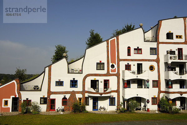 Steinhaus  Rogner Thermalbad und Hotelkomplex  Design von Friedensreich Hundertwasser  Bad Blumau  Österreich  Europa