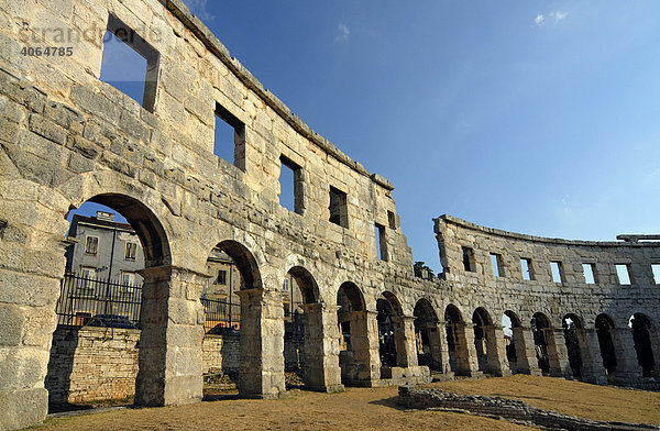 Innenansicht des antiken römischen Amphitheaters  Arena  in Pula  Istrien  Kroatien  Europa