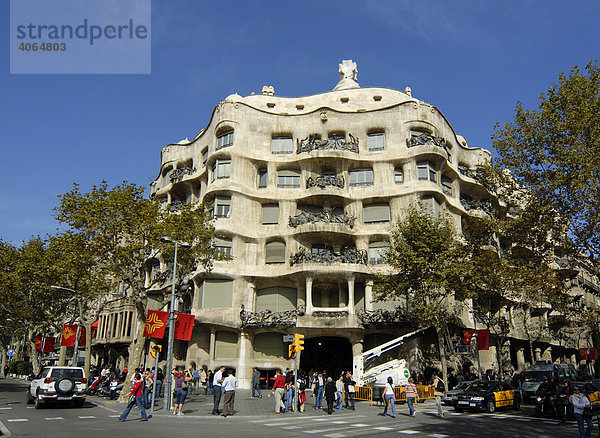 Casa Milá  La Pedrera  Milá Haus  Wohngebäude  entworfen vom katalanischen Architekten Antoni Gaudi  am Passeig de Gracia  Eixample  Barcelona  Katalonien  Spanien  Europa