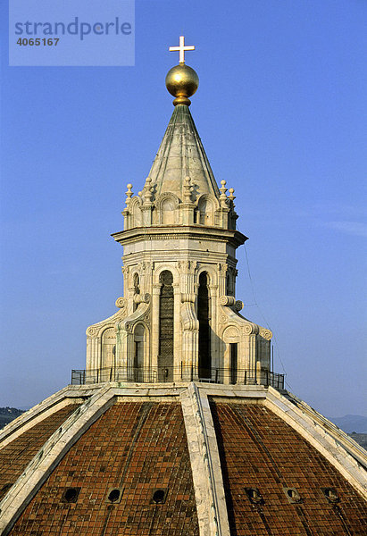 Laterne der Kuppel des Dom Santa Maria del Fiore  Florenz  Firenze  Toskana  Italien  Europa