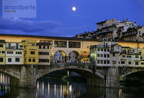 Arno  Ponte Vecchio  Vollmond  Florenz  Firenze  Toskana  Italien  Europa