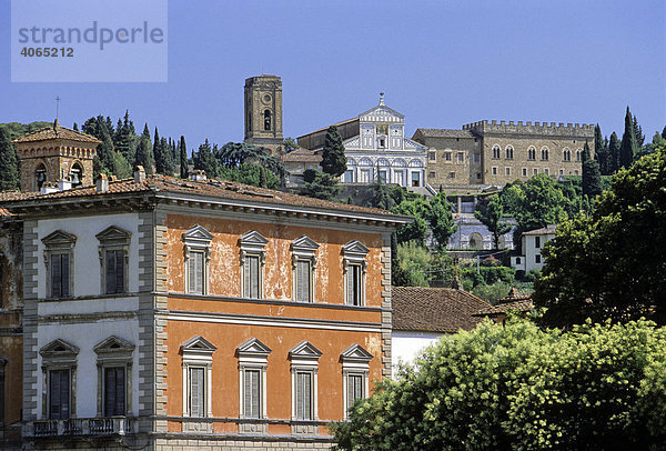 Häuser vor Basilika San Miniato al Monte  Florenz  Firenze  Toskana  Italien  Europa