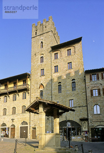 Zisterne vor Palazzo Lappoli  Cisterna  Piazza Grande  Arezzo  Toskana  Italien  Europa