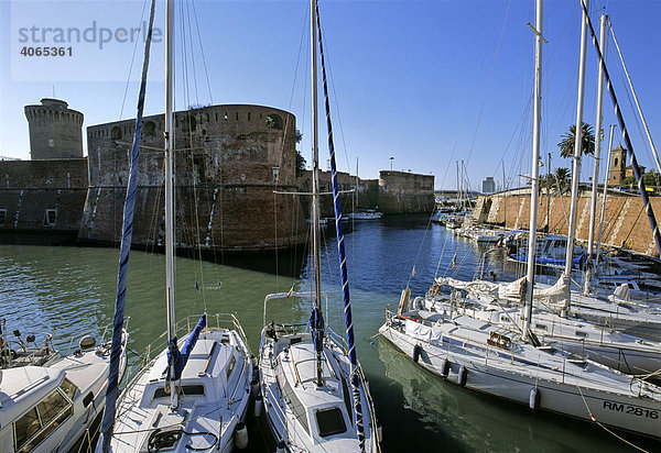 Alter Darsena-Hafen  Fortezza Vecchia  Livorno  Toskana  Italien  Europa