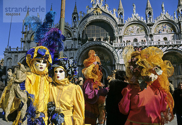 Masken  Markusplatz  Piazza San Marco  Karneval in Venedig  Venezia  Venetien  Veneto  Italien  Europa
