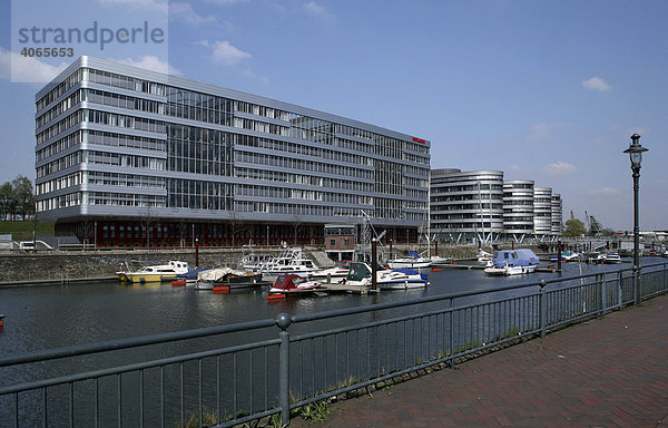 Bürogebäude Hitachi Power Office im Innenhafen  Duisburg  Ruhrgebiet  Nordrhein-Westfalen  Deutschland  Europa
