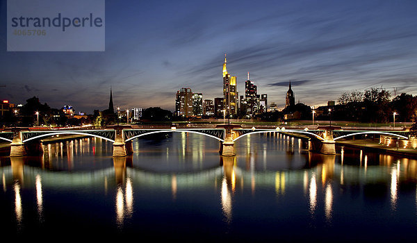 Skyline  Frankfurt am Main  Hessen  Deutschland  Europa