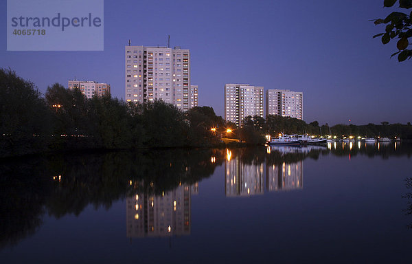 Wohnhochhäuser an der Havel  Potsdam  Brandenburg  Deutschland  Europa