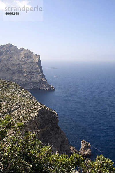 Felsen zur Bucht Cala figuera am Cap Formentor  Mallorca  Balearen  Spanien  Europa