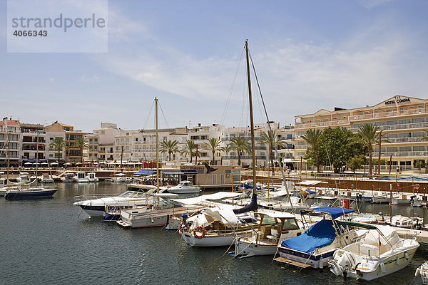 Hafen von Cala Bona  Mallorca  Balearen  Spanien  Europa