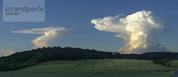 Wolken abends  Hassberge  Unterfranken  Bayern  Deutschland  Europa