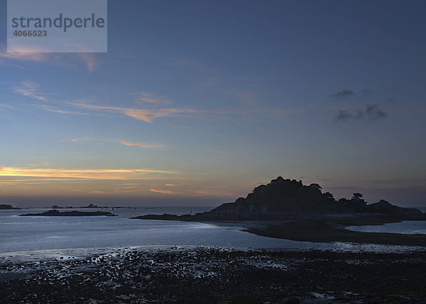 Ile Steréc in der Bucht von Morlaix  Sonnenuntergang  true tonemapping  Bretagne  Frankreich  Europa