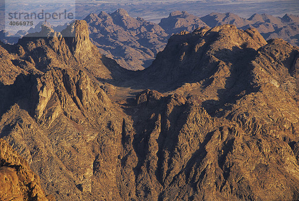 Blick vom Berg Sinai bei Sonnenaufgang  Ägypten  Afrika