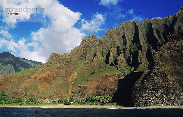 Na Pali-Küste vom Schiff aus gesehen  Kauai  Hawaii  USA