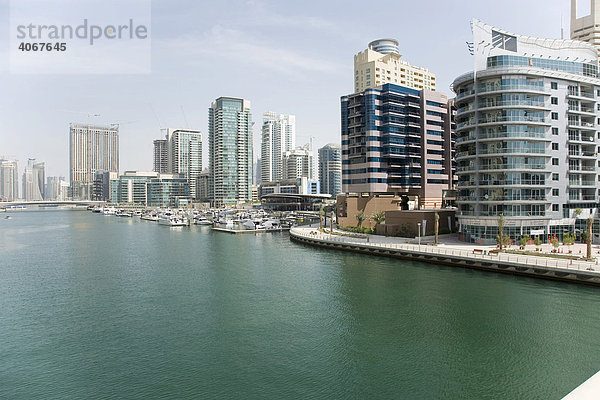 Moderne Gebäude  Hochhäuser  Dubai  Vereinigte Arabische Emirate  Naher Osten