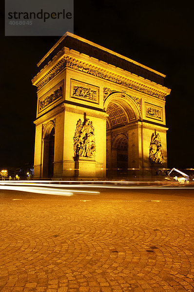 Arch de Triomphe bei Nacht  Paris  Frankreich  Europa