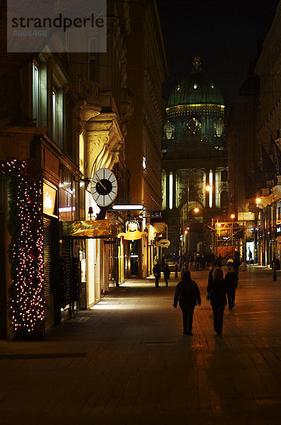 Kohlmarkt während Adventzeit bei Nacht  Wien  Österreich  Europa