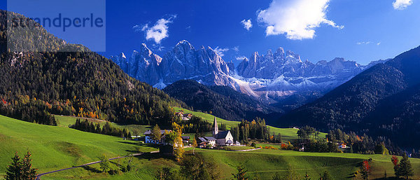 Geisler Gruppe im Herbst  Südtirol  Italien  Europa