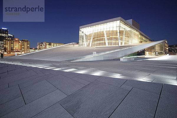 Begehbares Dach aus Carrara Marmor der Oper in Oslo  Norwegen  Skandinvaien  Europa