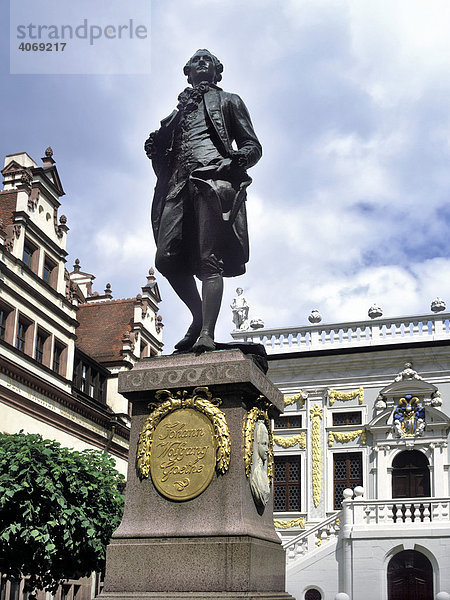 Goethe-Denkmal vor Alter Handelsbörse  Naschmarkt  Leipzig  Sachsen  Deutschland  Europa